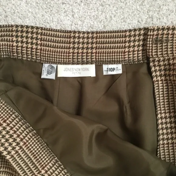 Women's Skirt - Picture 2 of 3